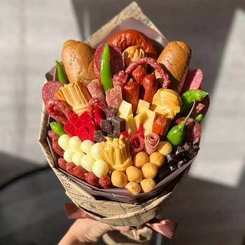 Букет с колбасой, сыром